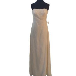 Pronovias Dracma Ivory Wedding Dress w/Beaded Edges, Pearls + Embroidery…